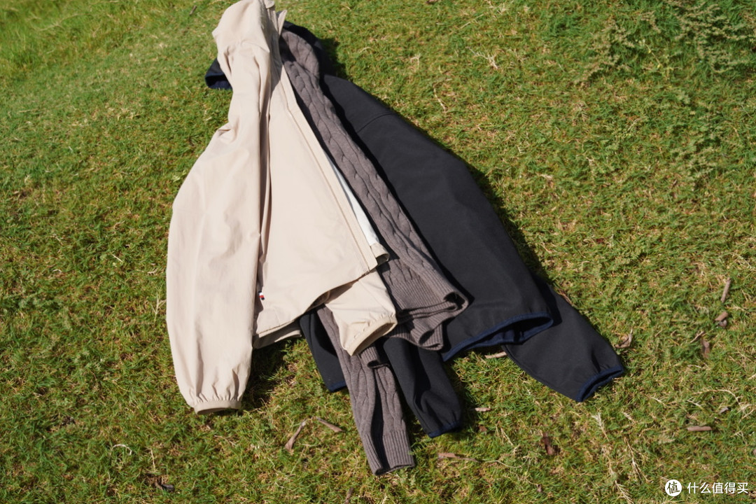 秋天买衣服，别急着买厚的：真正难穿的是一天有四种温度