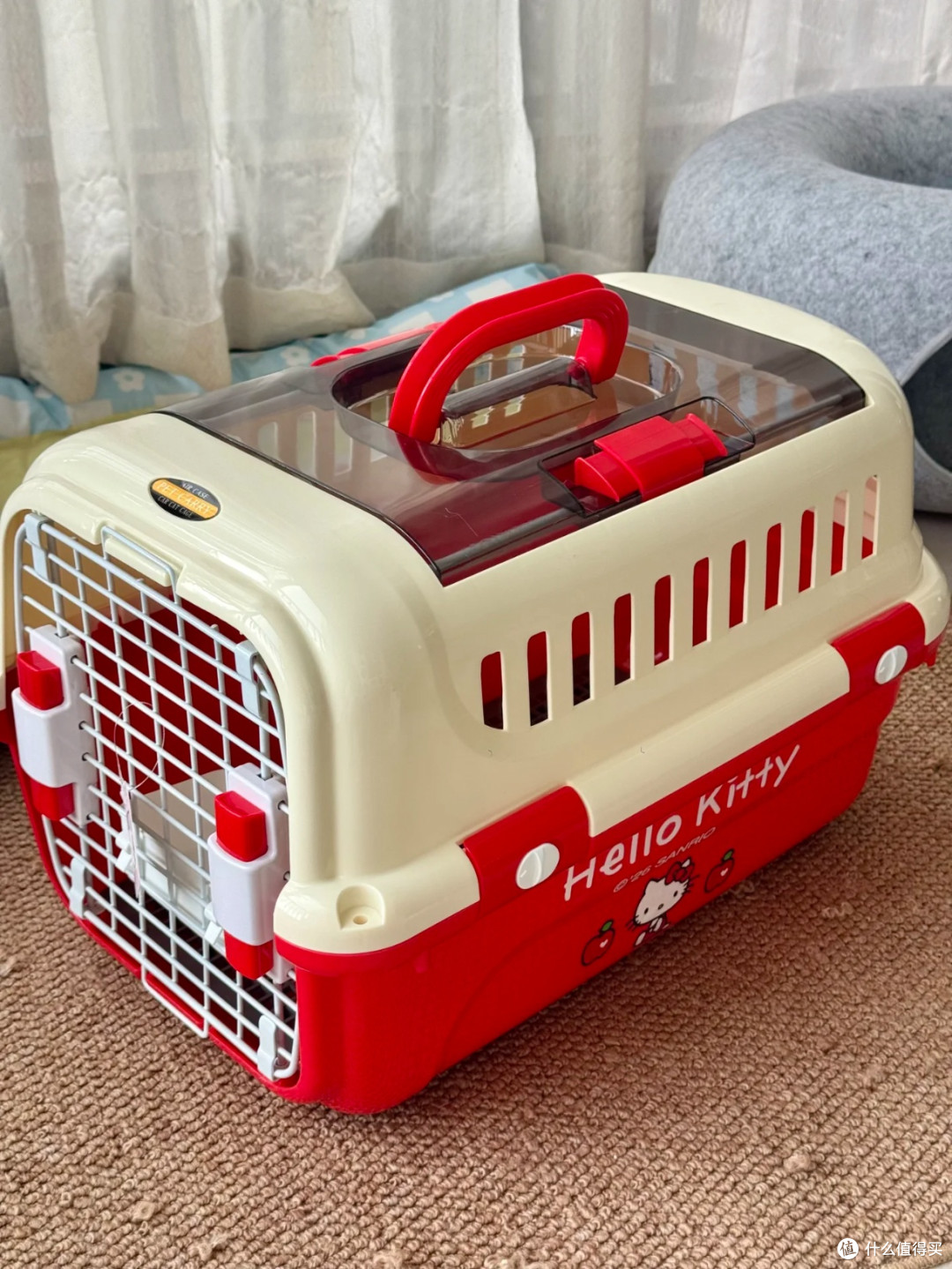 颜值出圈!Hello Kitty联名宠物航空箱解决外出难题