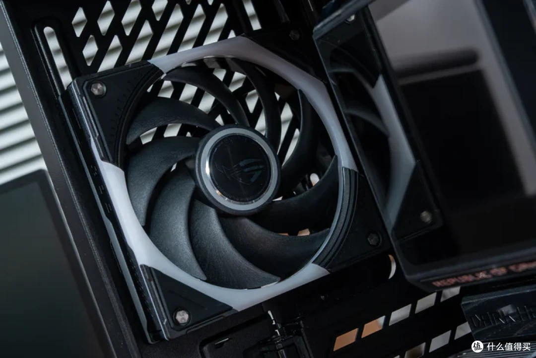 华硕幻世神+ROG X870E DARK HERO+索泰RTX5080AMP装机分享