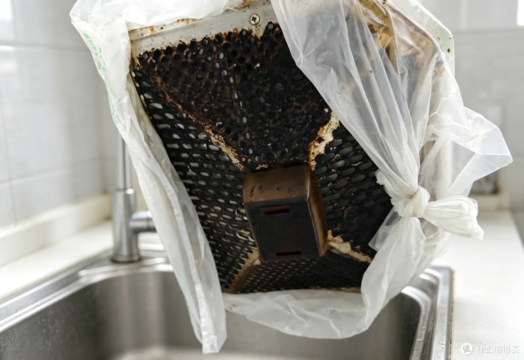 重油厨房救星！大公鸡清洁剂，搞定灶台油烟机陈年油垢
