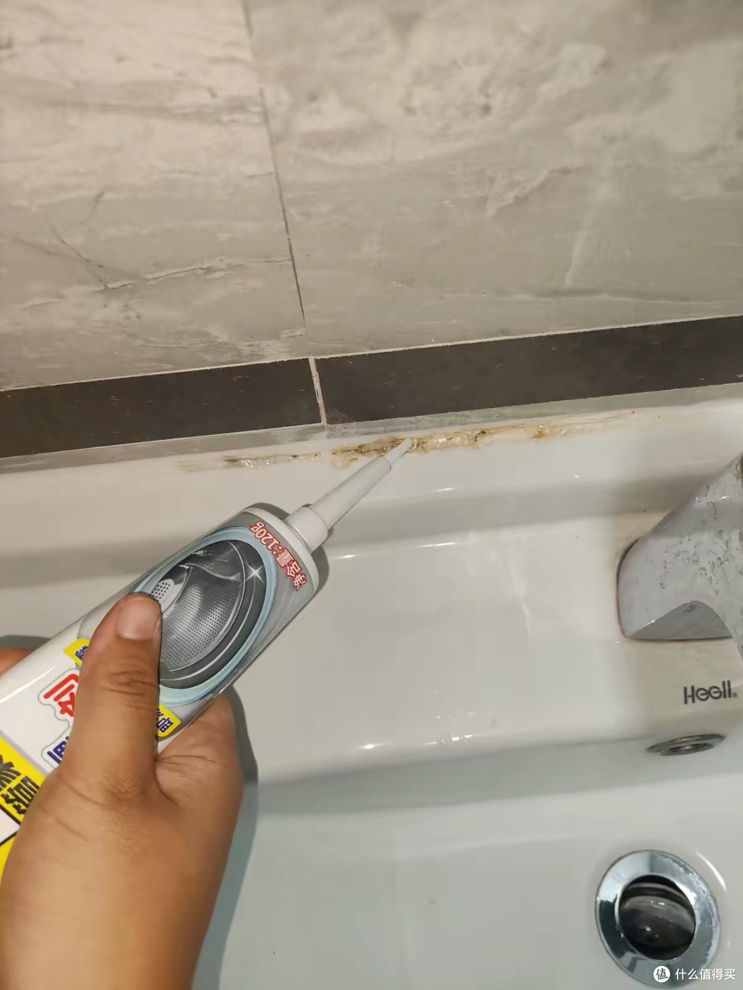 卫生间黑霉擦不掉？老管家除霉啫喱，一涂就干净