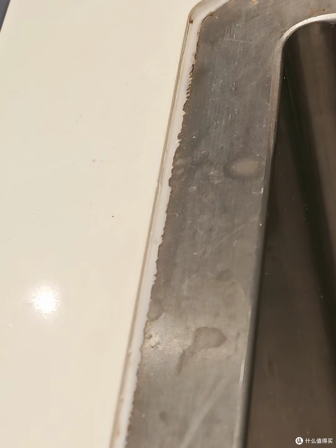 卫生间黑霉擦不掉？老管家除霉啫喱，一涂就干净