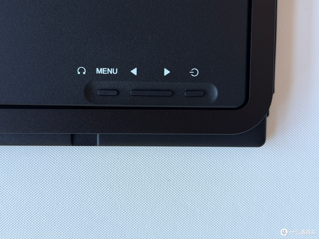 雕塑家 MU24LC 创新形态 4K 显示器,接口齐全,轻薄兼顾办公娱乐