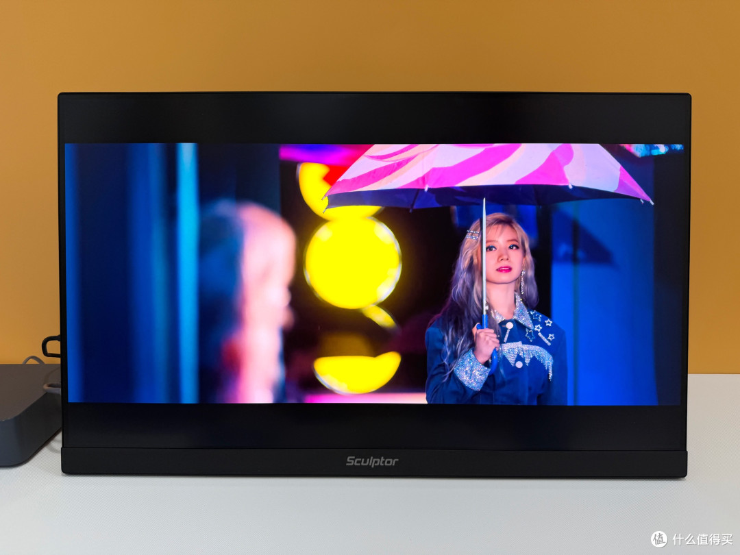 雕塑家 MU24LC 创新形态 4K 显示器,接口齐全,轻薄兼顾办公娱乐