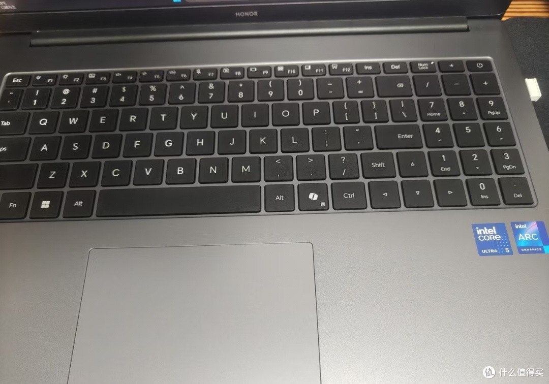 开学季笔记本荣耀MagicBook X16,学习娱乐两不误