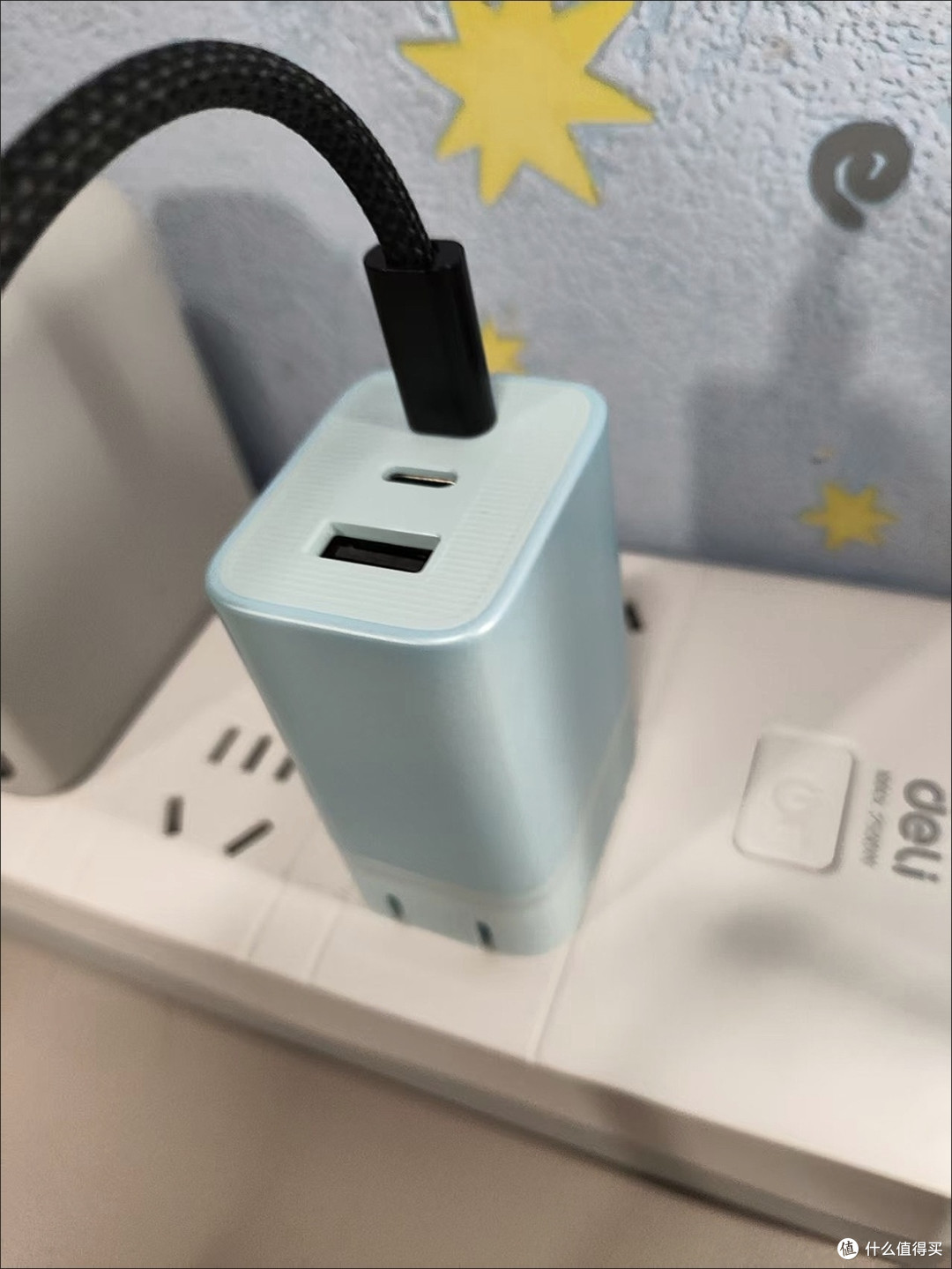 新机三件套?一个充电头全搞定