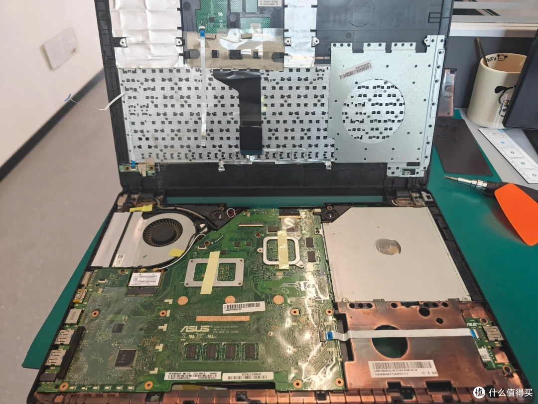 11 年华硕 FX50J 老本复活|光驱位改硬盘,几百块再战 3 年