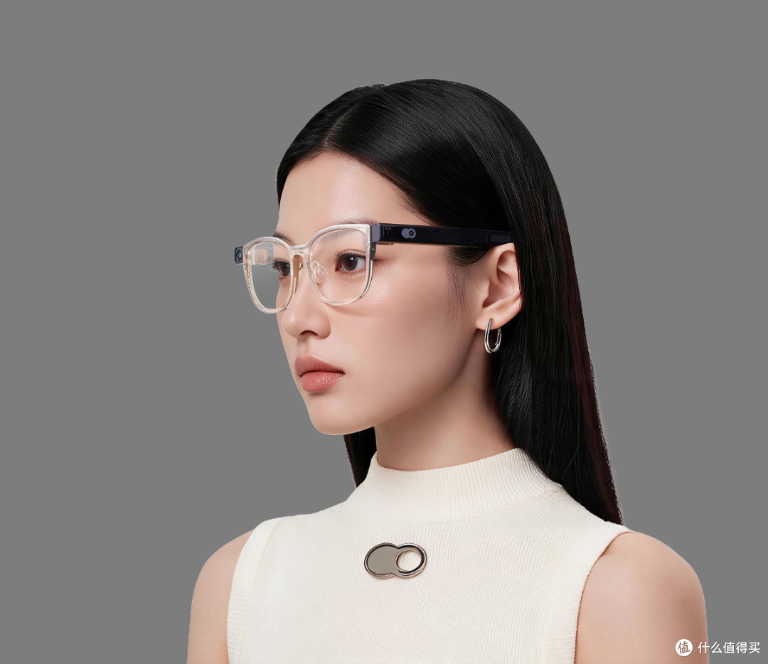 钛合金双芯极速换电,闪极loomos L1 AI眼镜发布,探索技术新路线