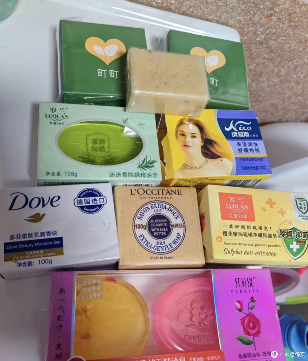 男人洗头迷思:到底该用洗发水还是香皂?