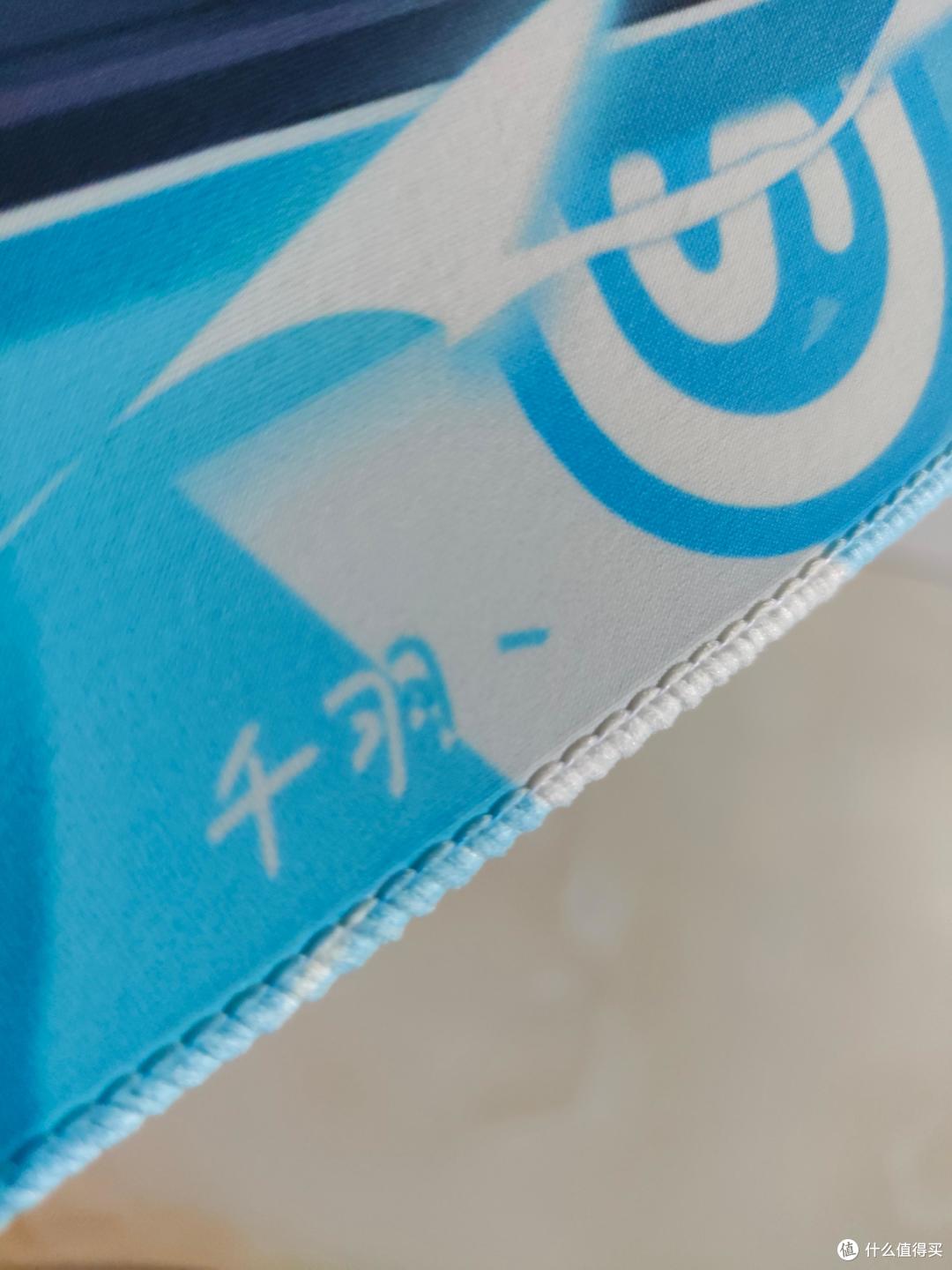 因为二次元小姐姐的图案好看就买了这款鼠标垫 使用效果意外不错