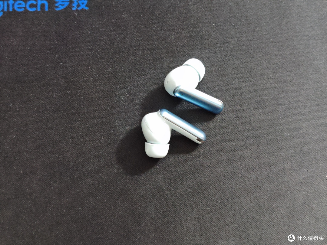 戴灵T3 钴冰蓝入耳式蓝牙耳机,音质无敌的强,价格是真便宜。