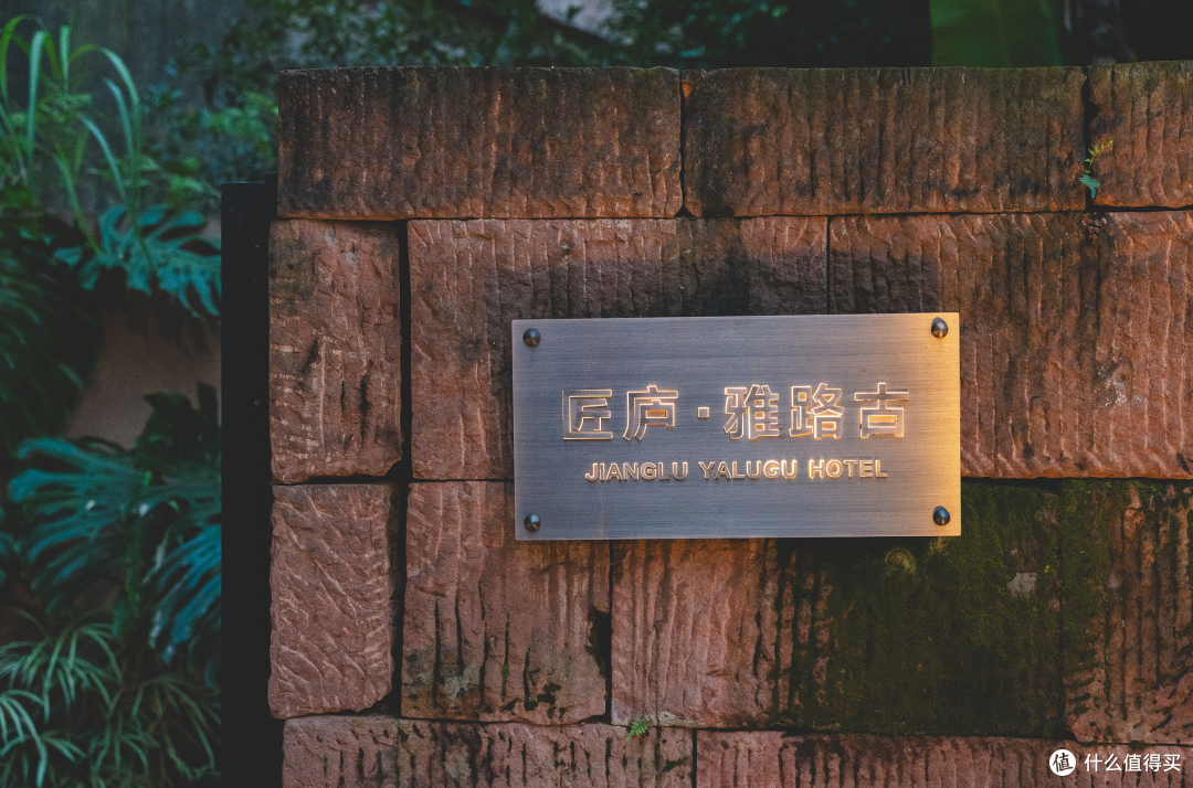 太超前了!贵州人把酒店开进了瀑布后面的岩洞里
