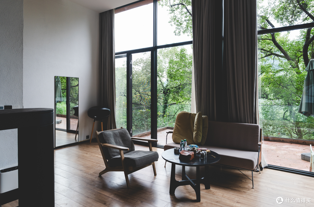 太超前了!贵州人把酒店开进了瀑布后面的岩洞里