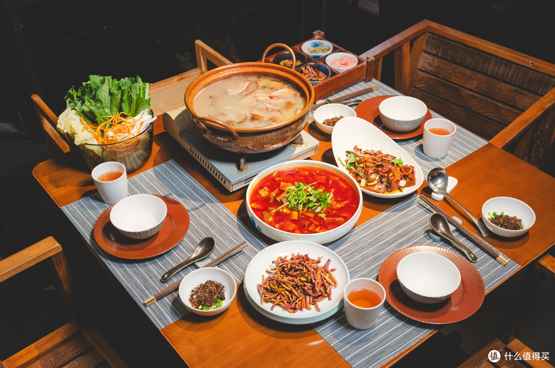 太超前了!贵州人把酒店开进了瀑布后面的岩洞里