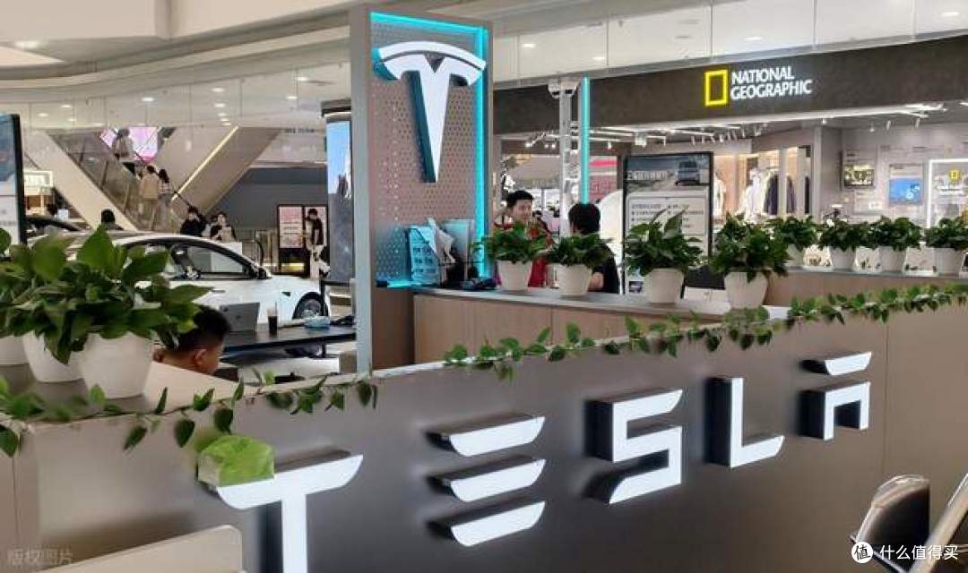 特斯拉平价版Model 3曝光！大幅减配，氛围灯、座椅加热全砍掉