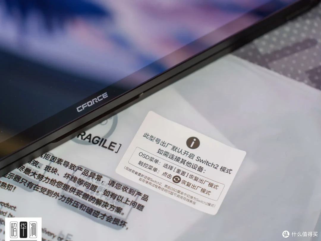 18吋巨幕+4K高刷！好看又好玩，CFORCE 118U便携屏
