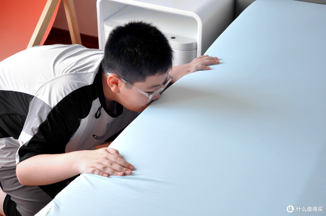 8H小蜗蜗乳胶透气双面床垫:旧的不用扔,低成本拯救硬床痛点