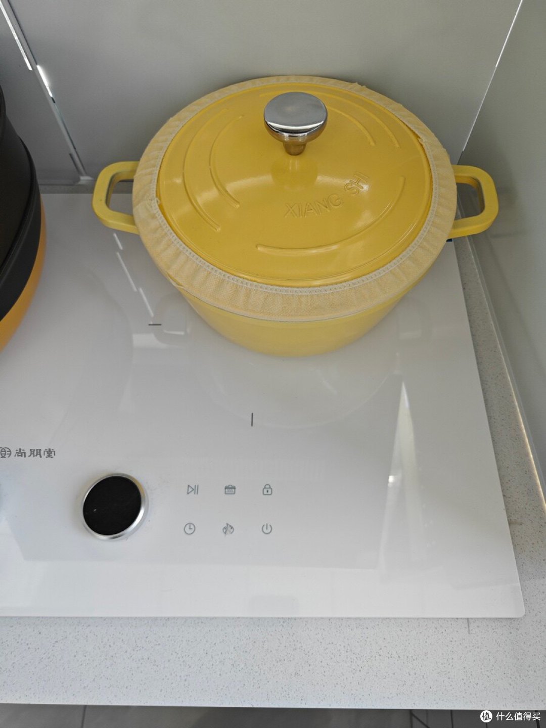 多款白色双灶同台横测，白色面板真的更容易发黄留印吗？