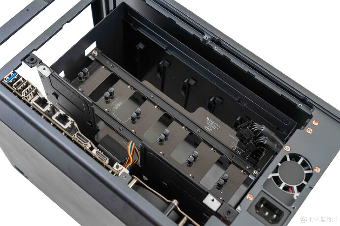 从存储工具到数据智能中心,绿联 iDX6011 Pro AI NAS评测(上)
