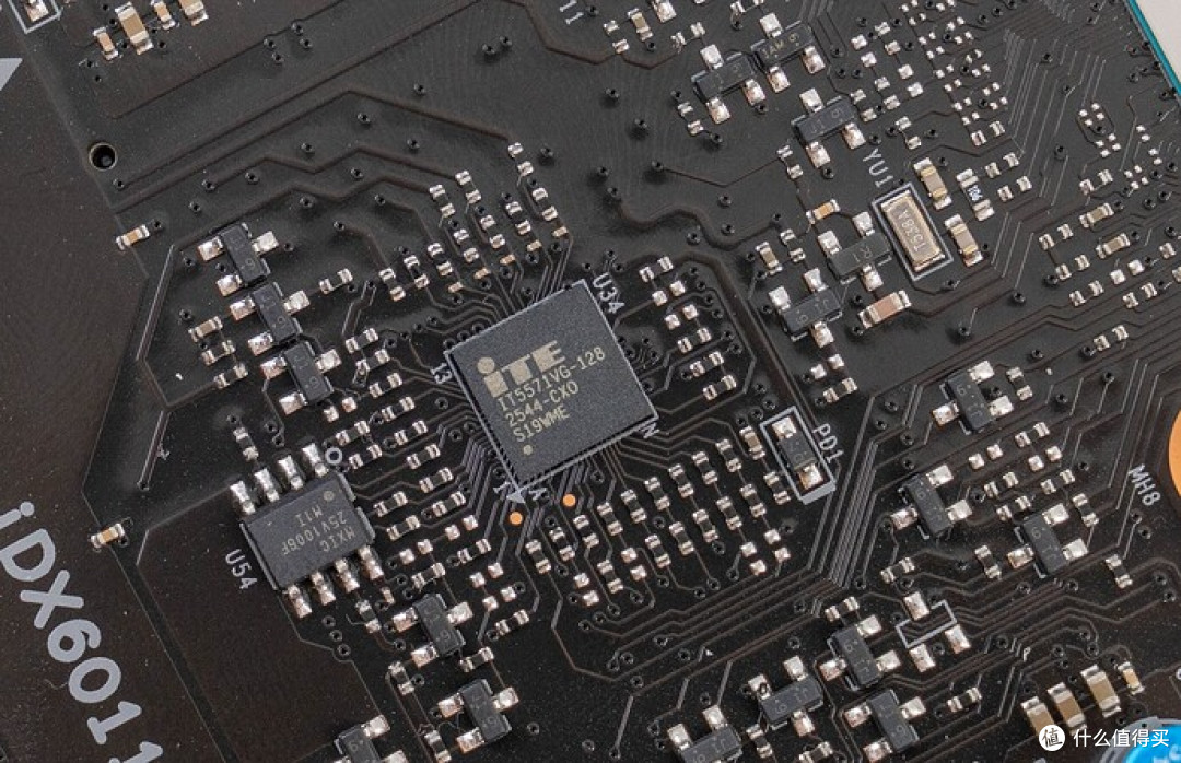 从存储工具到数据智能中心,绿联 iDX6011 Pro AI NAS评测(上)