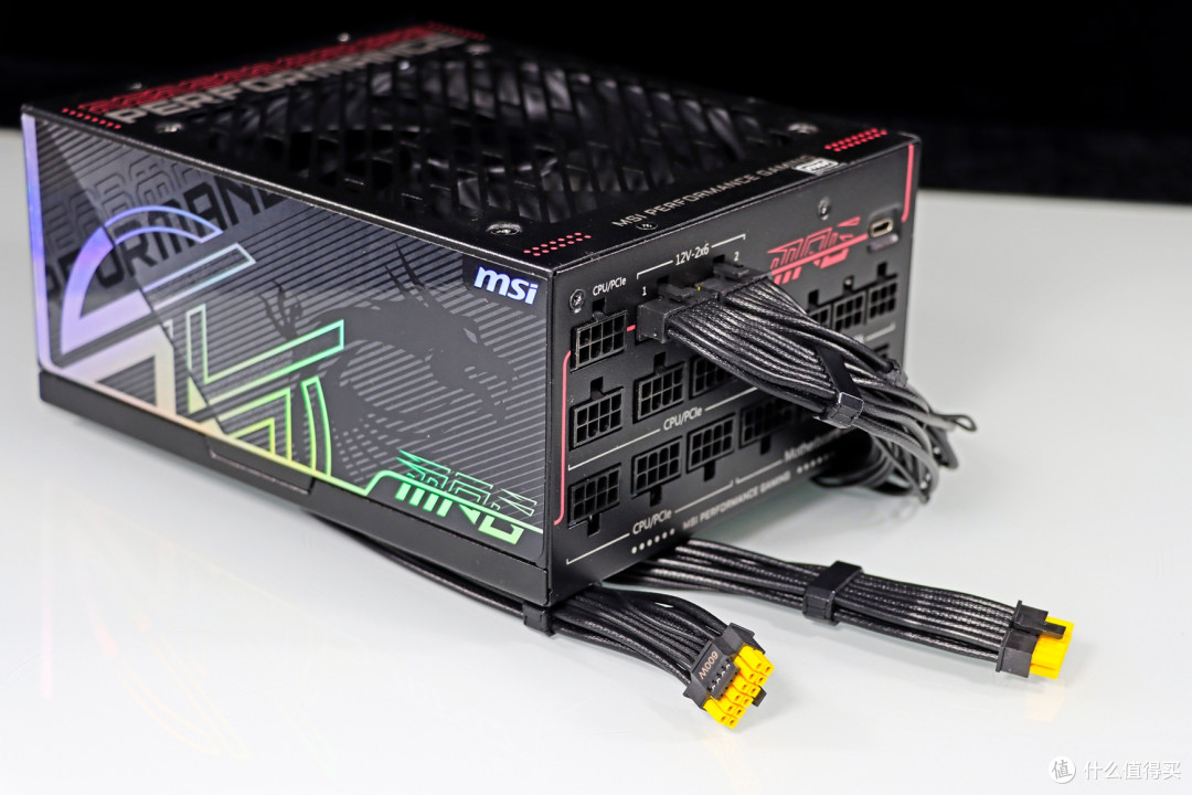 高端显卡好搭档与保护神——微星 MPG Ai1300TS PCIE5 月神