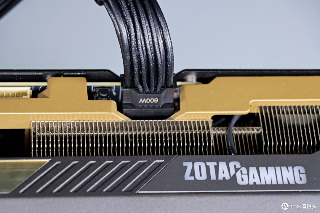 高端显卡好搭档与保护神——微星 MPG Ai1300TS PCIE5 月神