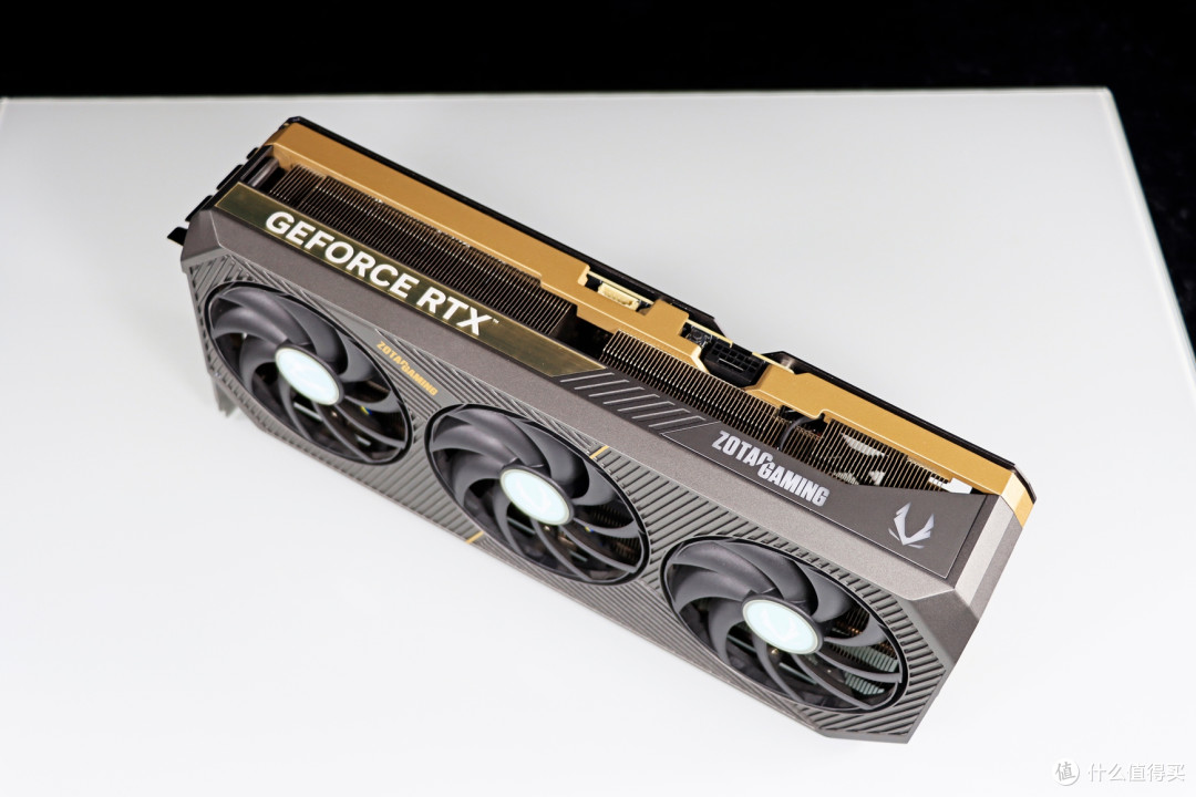 高端显卡好搭档与保护神——微星 MPG Ai1300TS PCIE5 月神