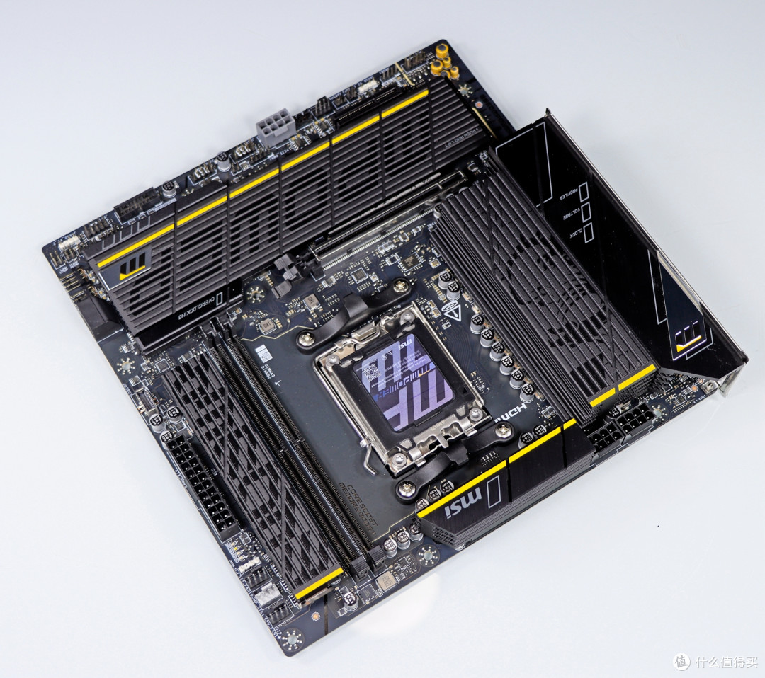 高端显卡好搭档与保护神——微星 MPG Ai1300TS PCIE5 月神