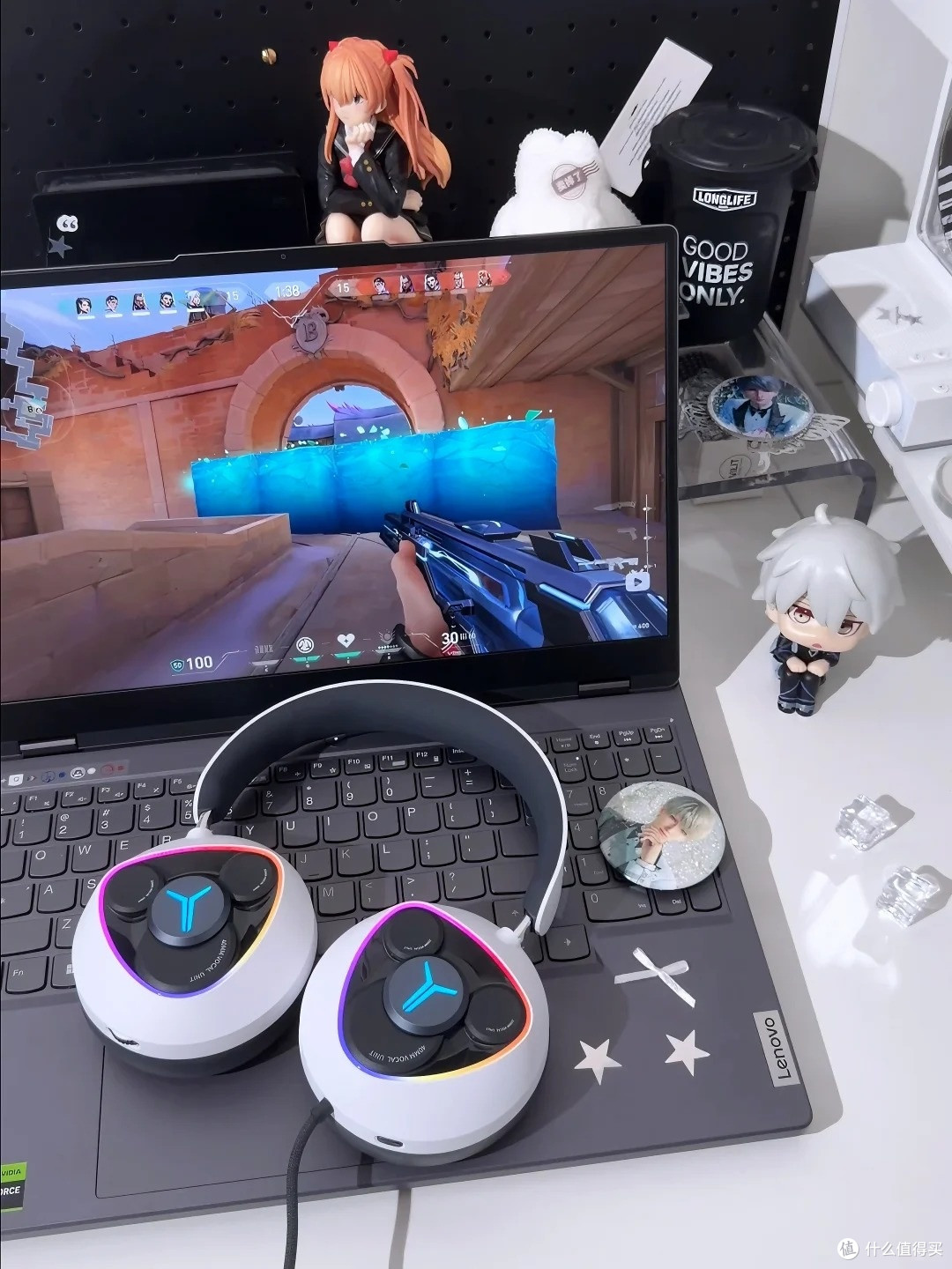 拯救者 Y960 电竞耳机,机甲 RGB 灯效,女生佩戴舒适度天花板