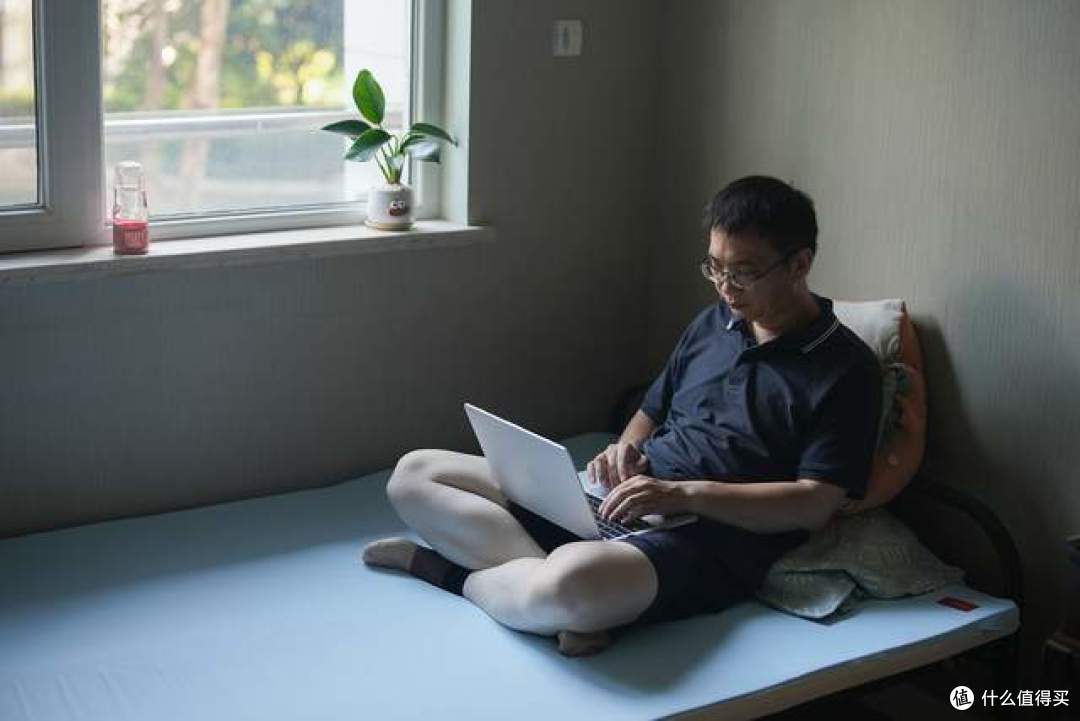打工人出租屋床垫实测,8H小蜗蜗乳胶床垫值得入手吗