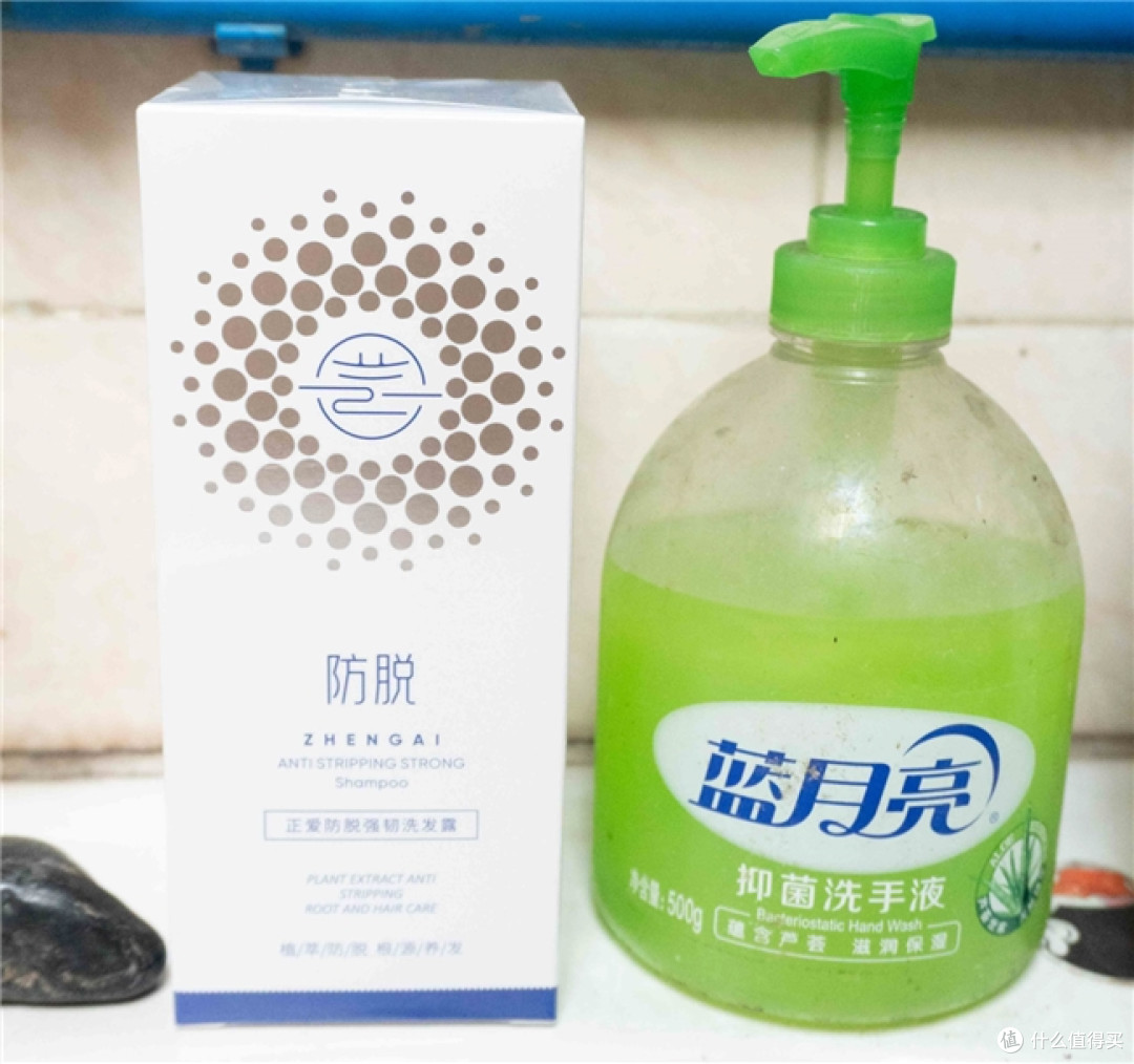 头发半天就油的上班族,油脂性脱发用什么洗发水?控油防脱这样选