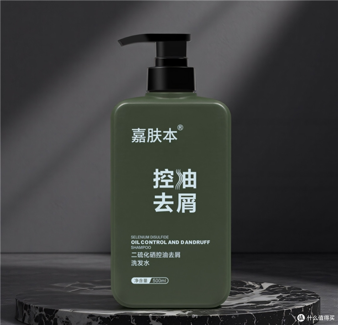 下午刘海贴额的大油头男生,去屑洗发水这么选,发根清爽撑得住