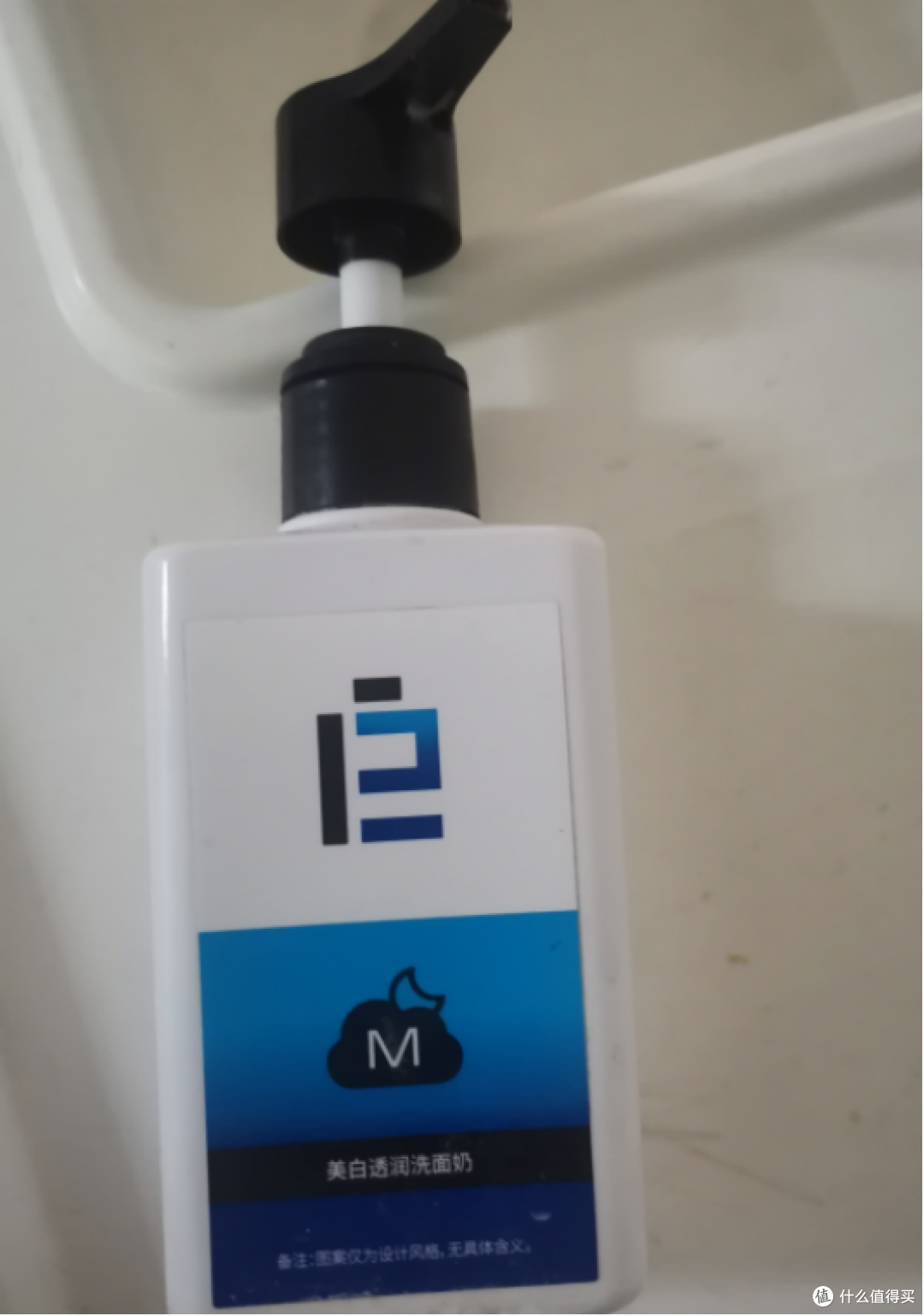 自用大半年!男士美白控油洁面乳测评,温和洗感告别油黑脸
