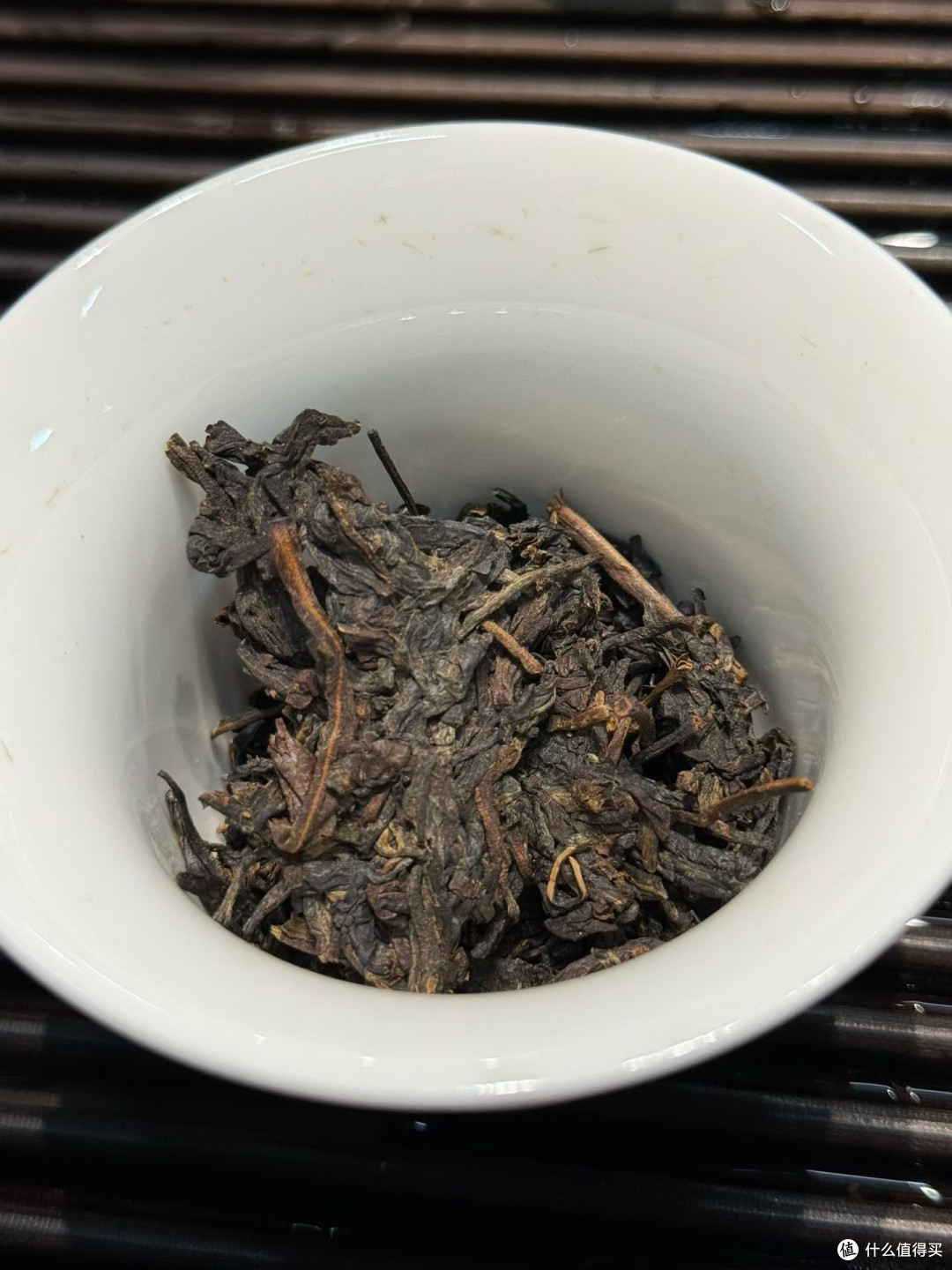 夏日饮茶,一饼普洱生茶消解盛夏燥热