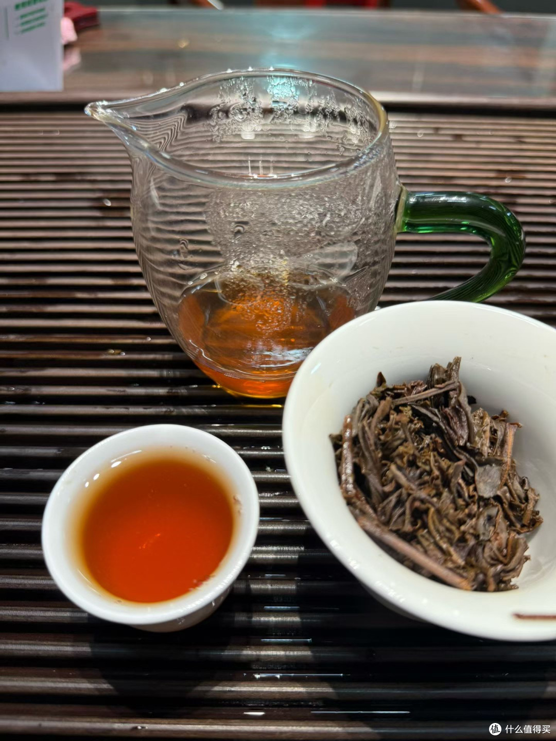 夏日饮茶,一饼普洱生茶消解盛夏燥热