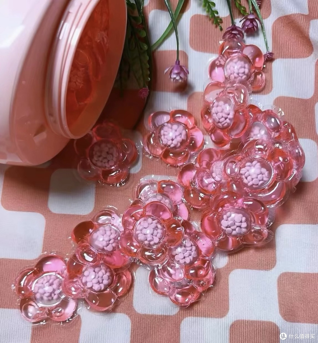 立白大师香氛洗衣凝珠:高效去污~留香持久还护衣!!