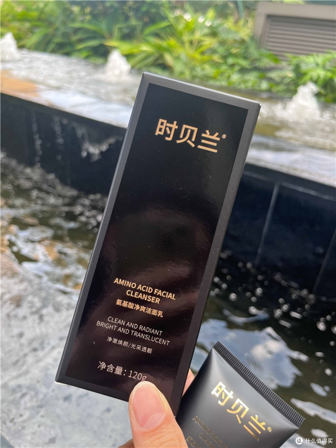 一到下午T区就反光、鼻翼黑头挤不完,深层清洁毛孔的洗面奶