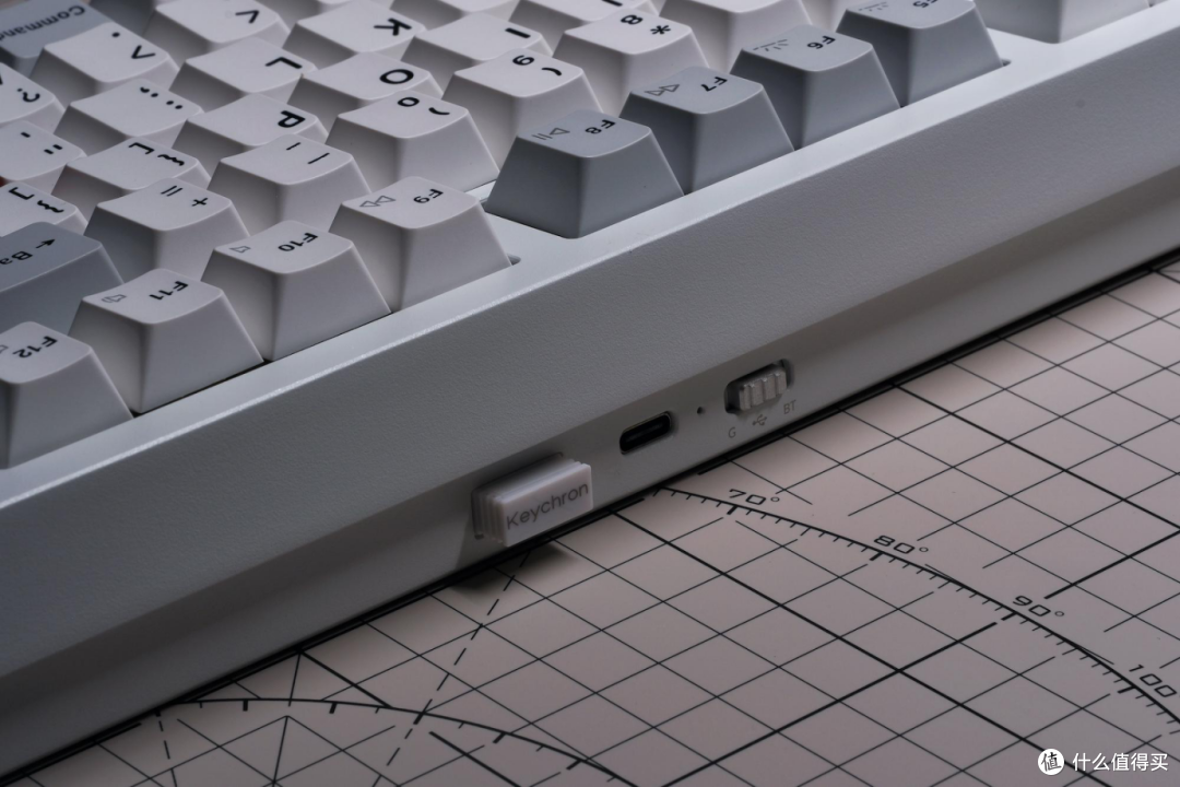 把 iMac 审美延续到指尖:渴创 Z5 Ultra 98 开箱即用的 Mac 键盘