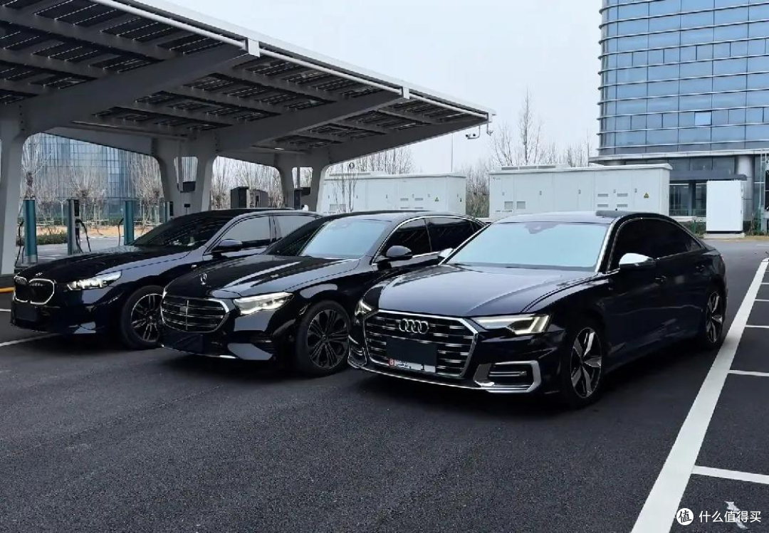 和一个做二手车的朋友喝茶，他聊起最近三件事，一件比一件有意思