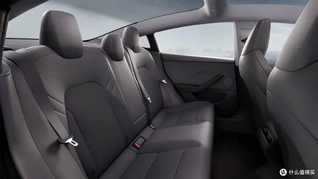 特斯拉：发布“廉价版”Model3，氛围灯取消了，座椅音响都减配了