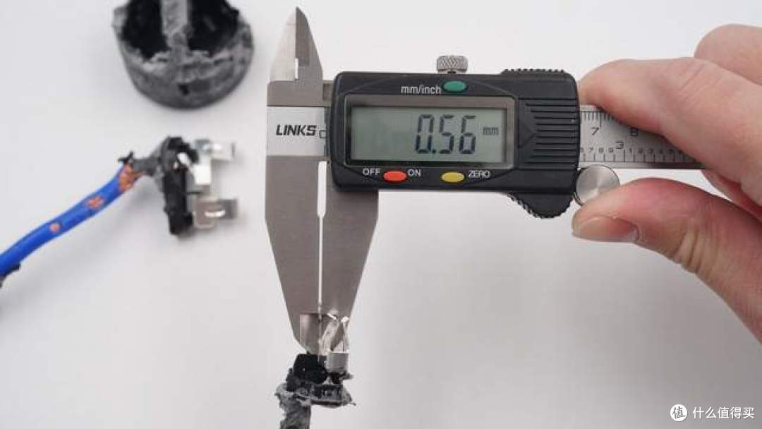 特斯拉车主户外必备!拆解官方交流放电插座