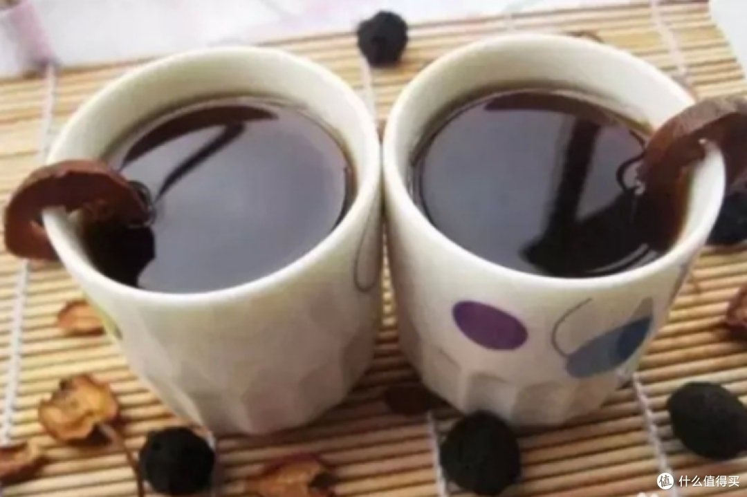 火锅店的酸梅汤免费喝?服务员:成本才5毛,你喝三杯老板还赚!