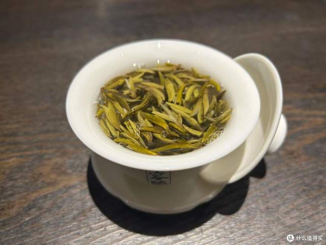 为什么这届年轻人,开始用一杯茉莉花茶给自己"关机"?