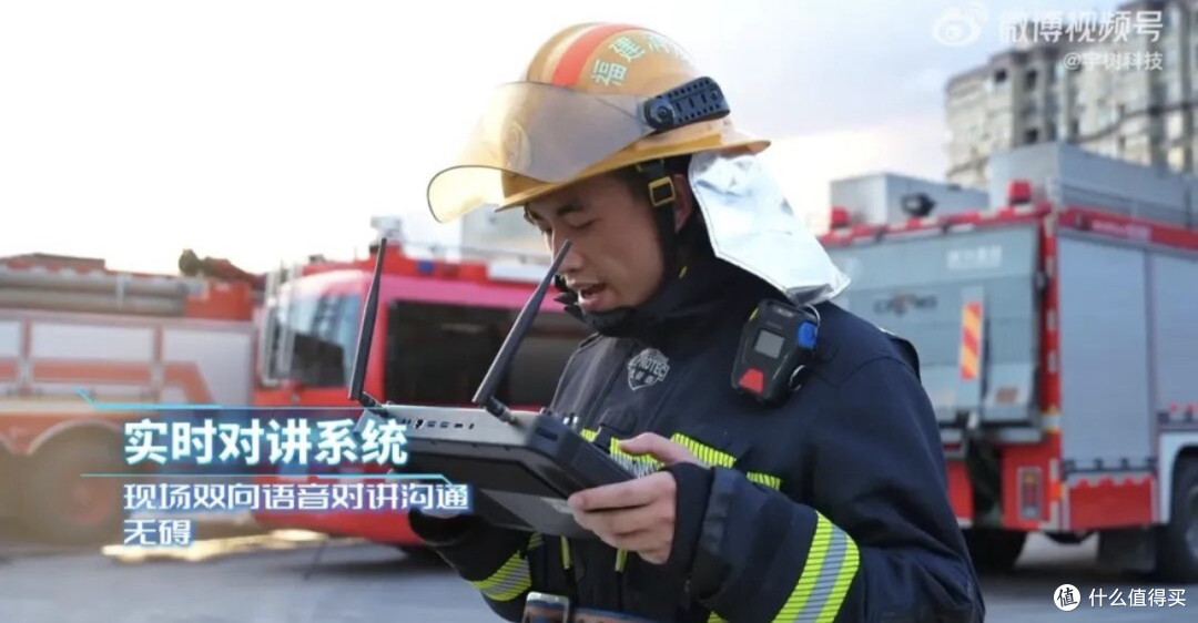 宇树这波硬核:消防机器狗编队能侦察能喊话,科幻片都不敢这么拍