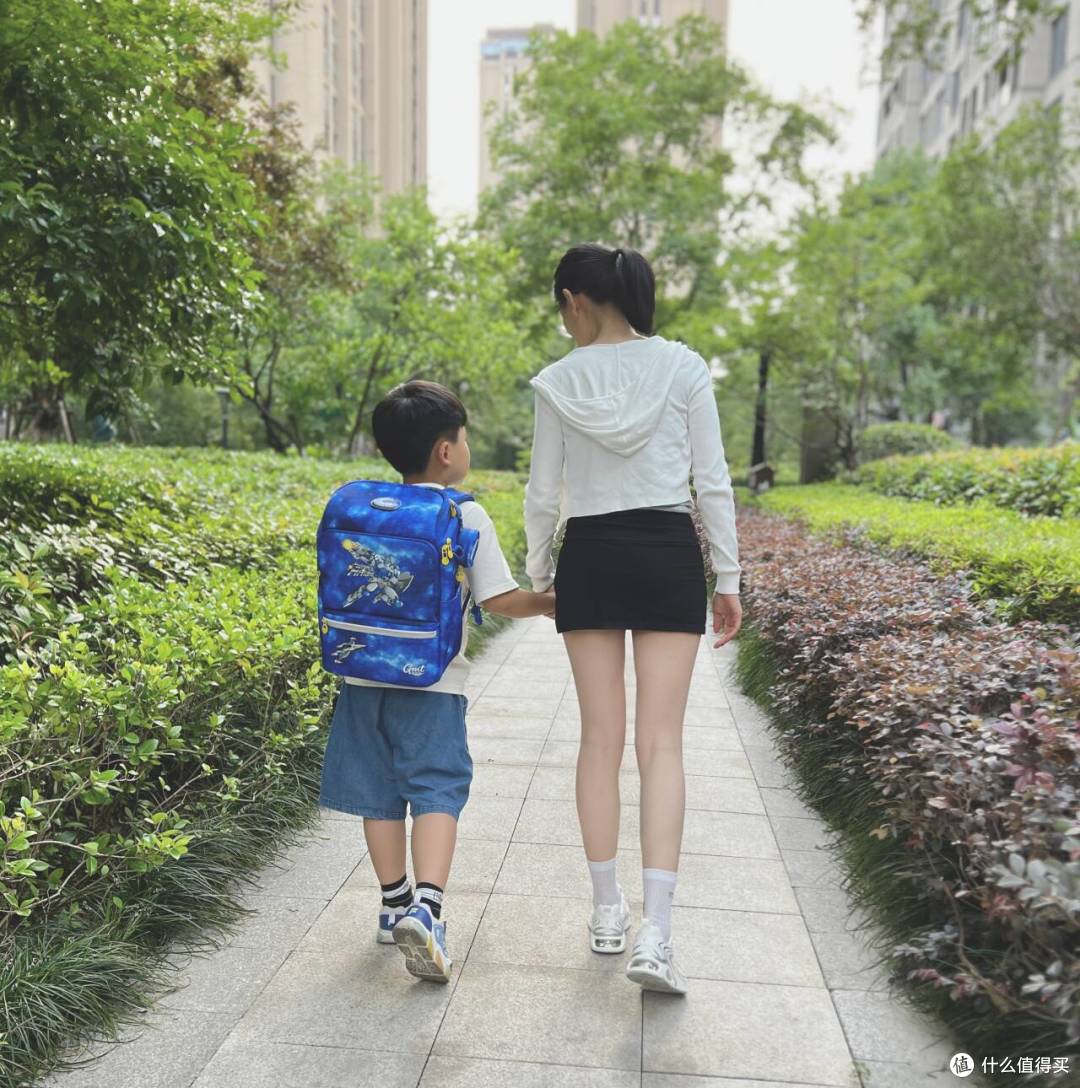 幼升小书包怎么挑?教师+二胎妈妈亲测,轻量+护脊才靠谱