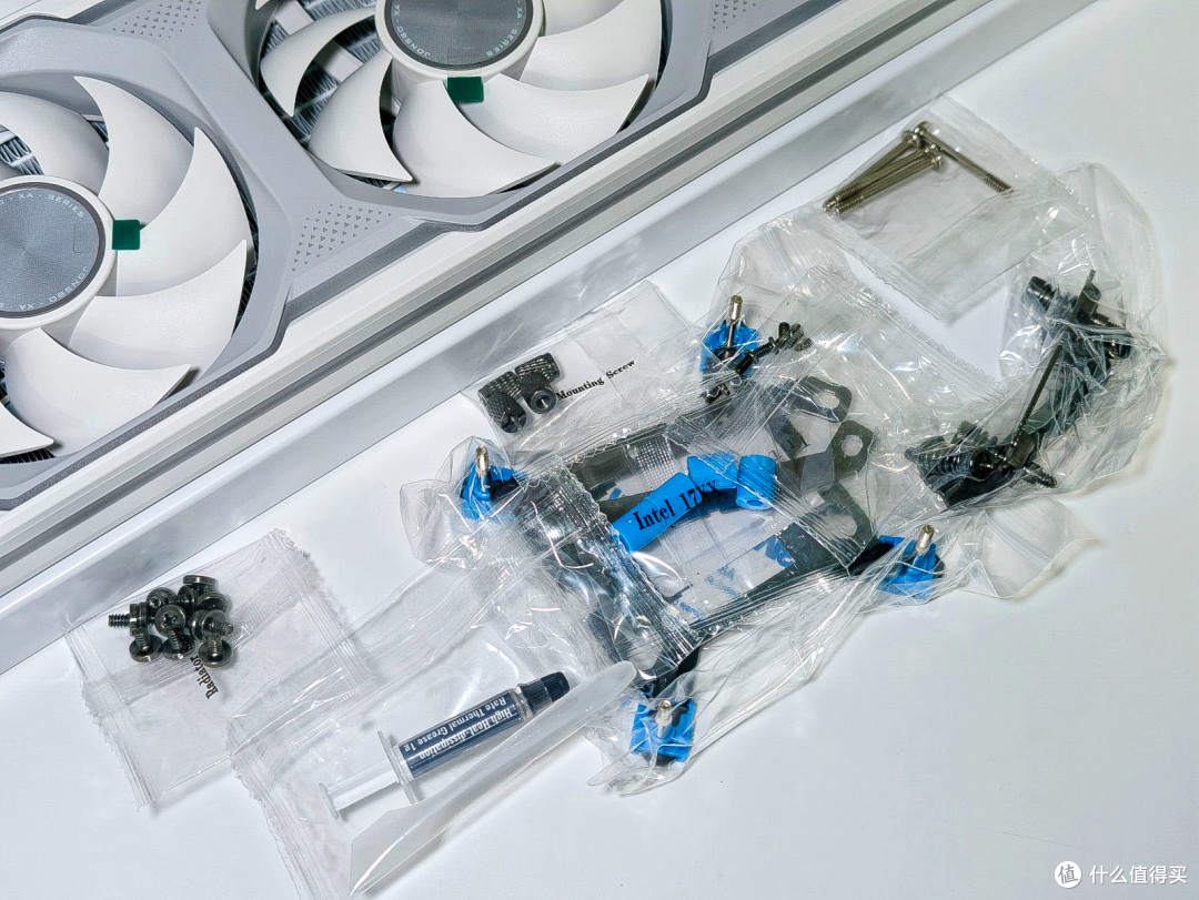 对不起钱钱,这个真的很帅。乔思伯X400双面玻璃+TX360大屏水冷