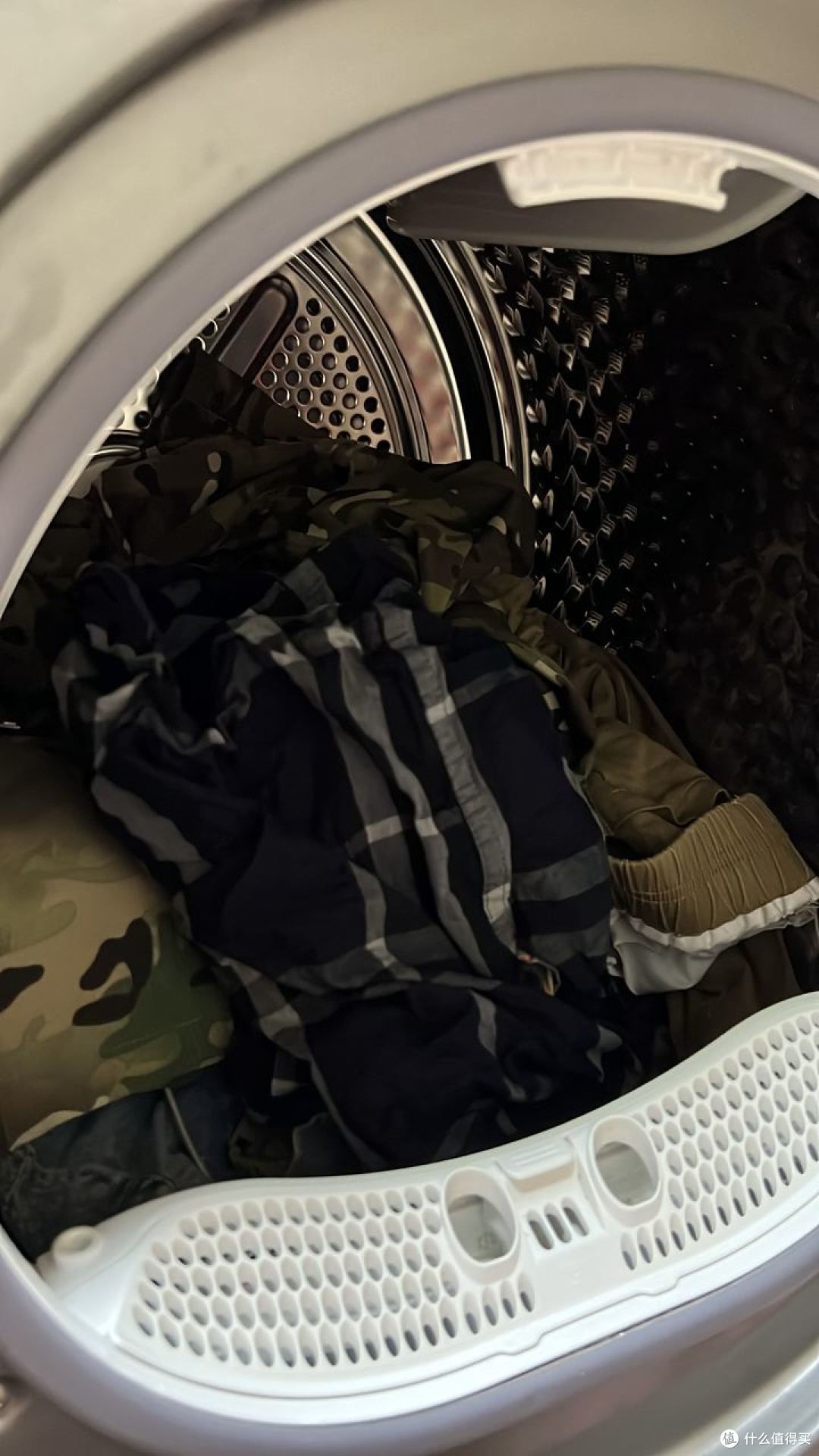烘干机衣服越烘越臭?不是机器坏了,是这里堵了