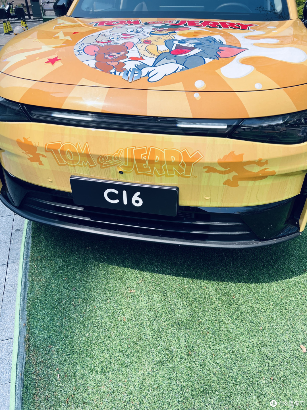 街头偶遇梦幻联名车，一眼心动的电车种草