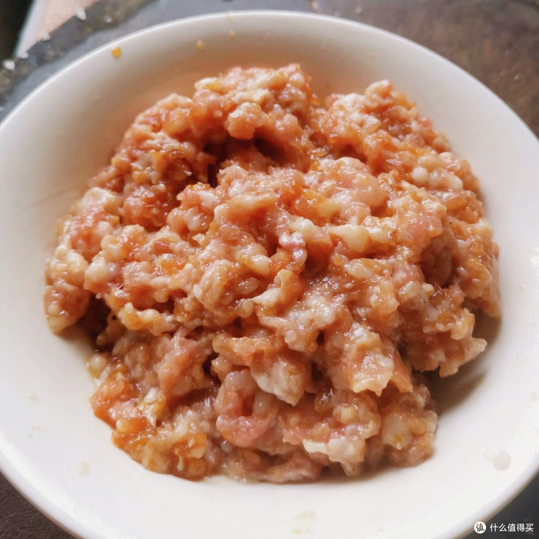 入秋必做的藕蒸肉饼,我妈教的,15块钱做一大盘,下班配黄酒绝了