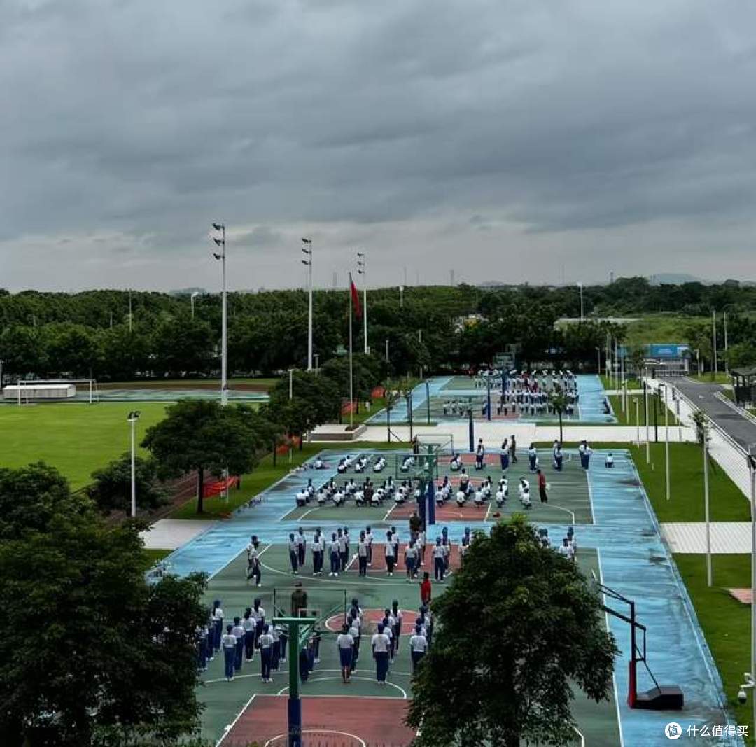 开学季学生家长买运动鞋服,两点新变化值得注意